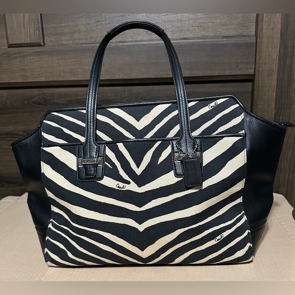 Authentic Coach Purse - Picture 7 of 14